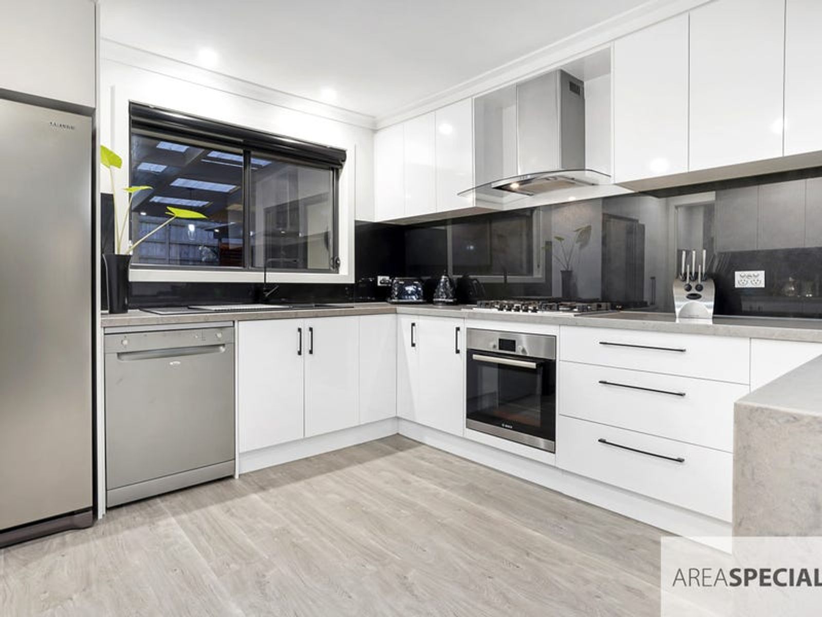 20 Lawson Way, Endeavour Hills, VIC 3802, Endeavour Hills - Thumbnail 4