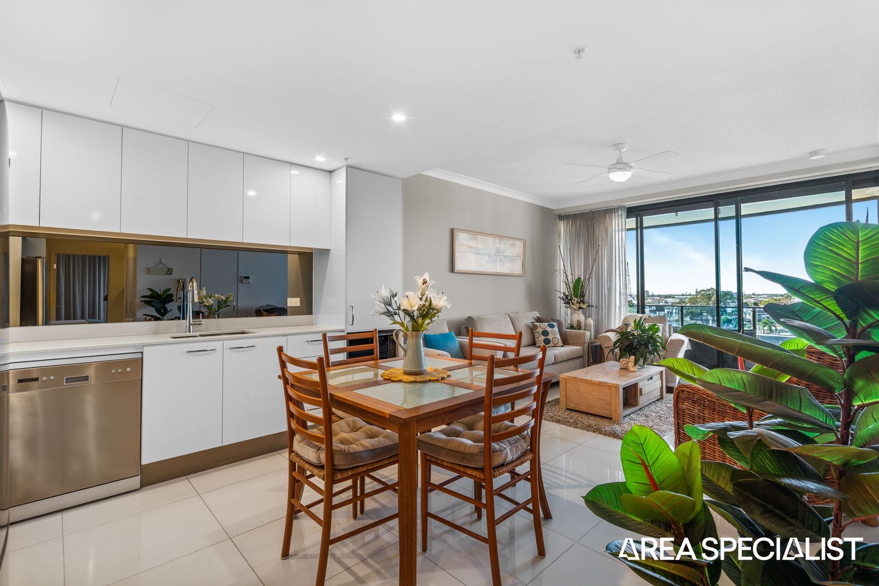 1406/5 Harbour Side Court, Biggera Waters, Biggera Waters - Thumbnail 8