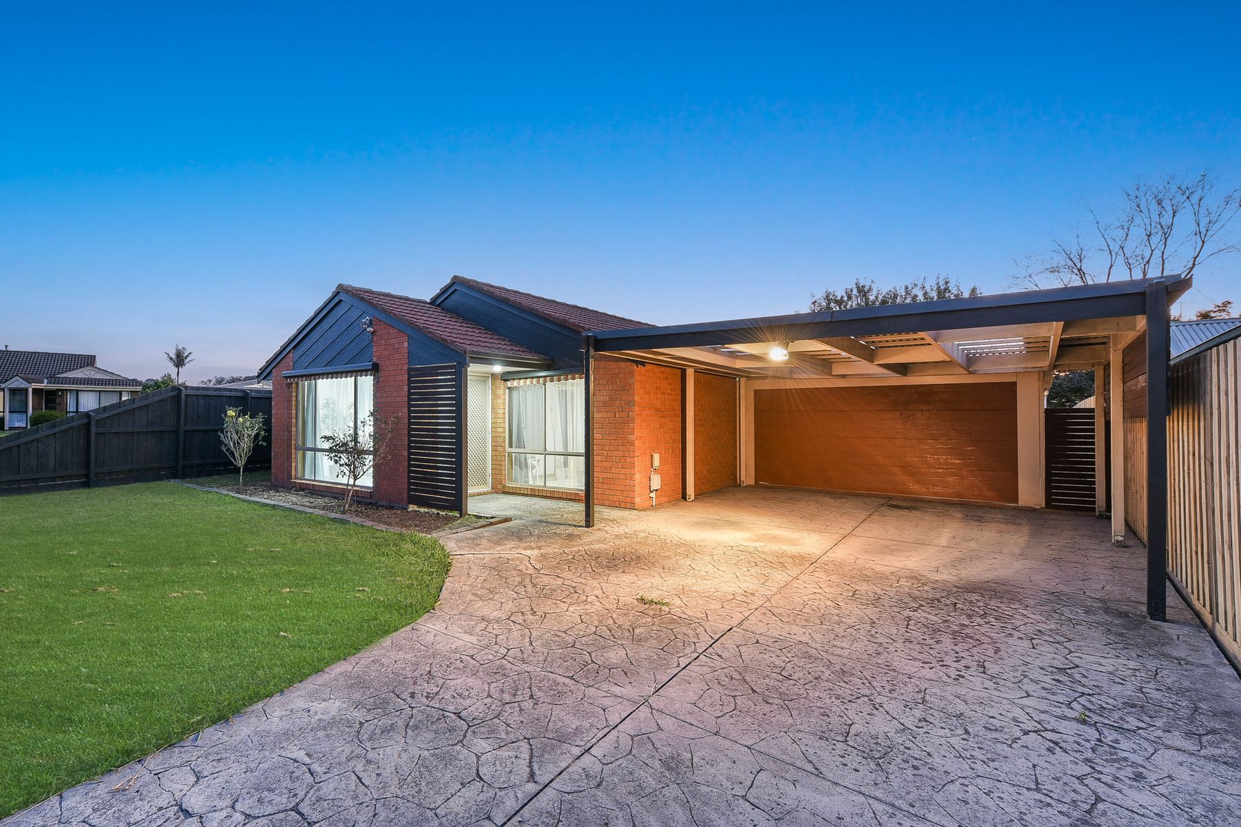 13 Crystal Gardens, Cranbourne West, VIC 3977, Cranbourne West - Thumbnail 2