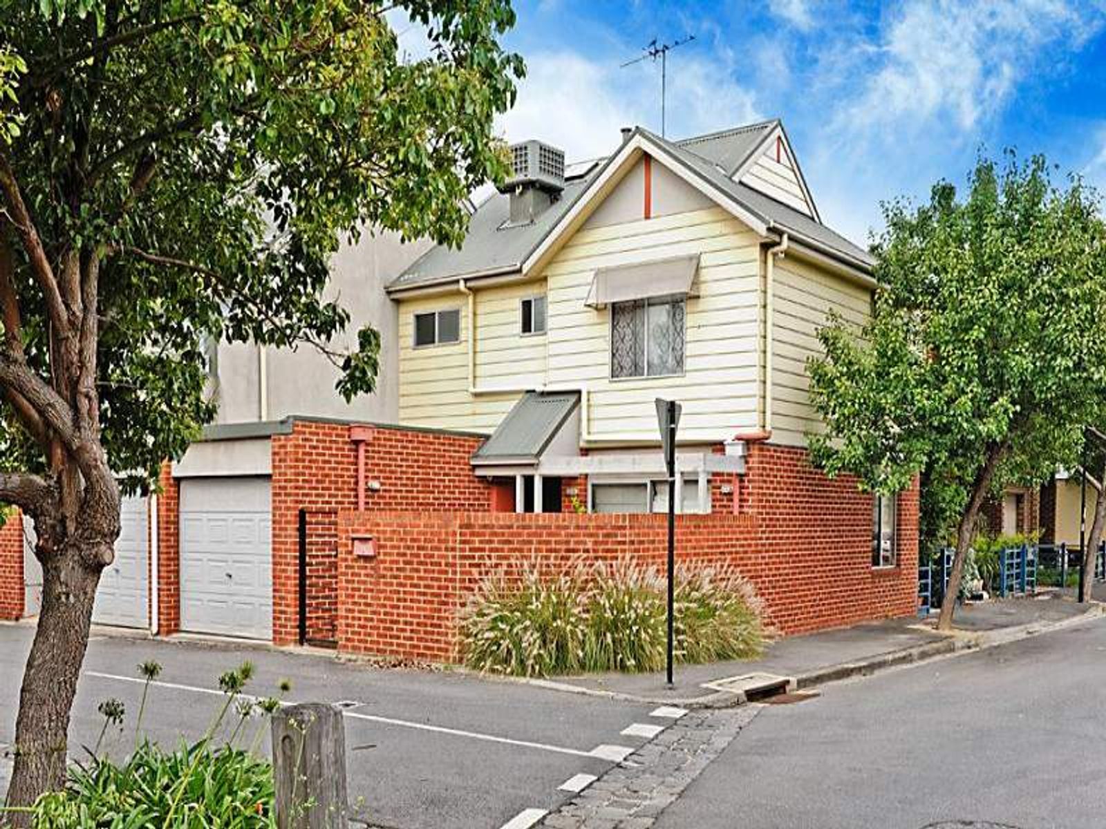 53 Matthews Mews, Kensington - Thumbnail 2