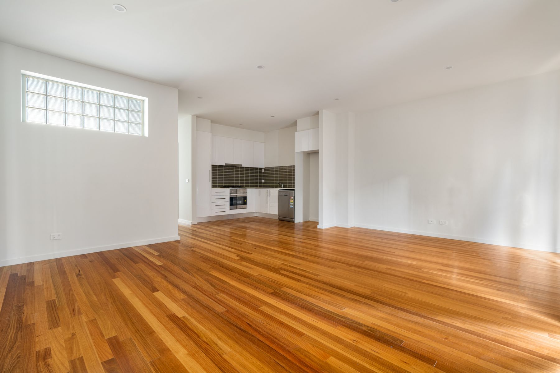 3/34 Grevillia Road, Oak Park, VIC 3046, Oak Park - Thumbnail 3