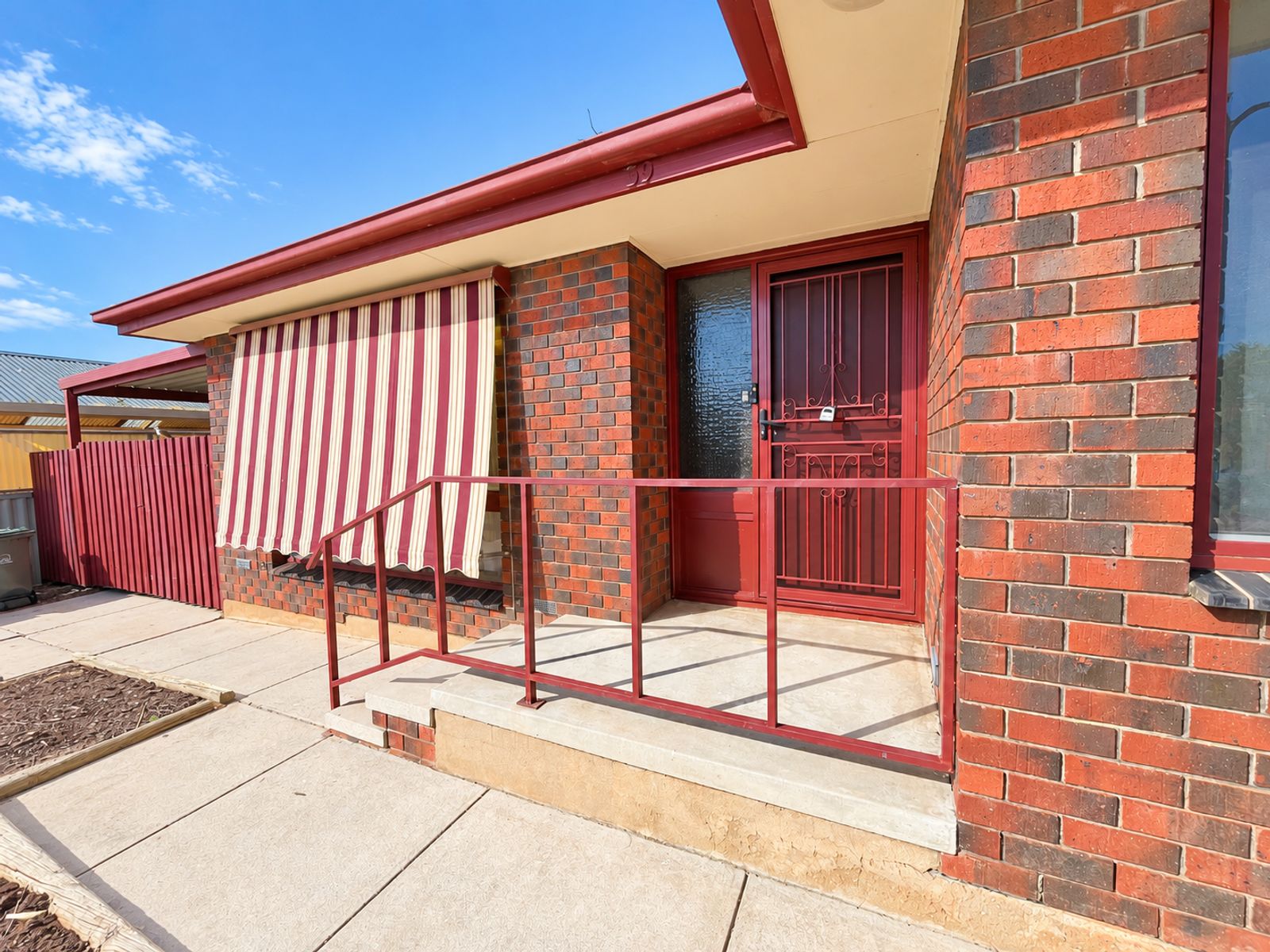 39 Lomalinda Drive, Craigmore - Image 1