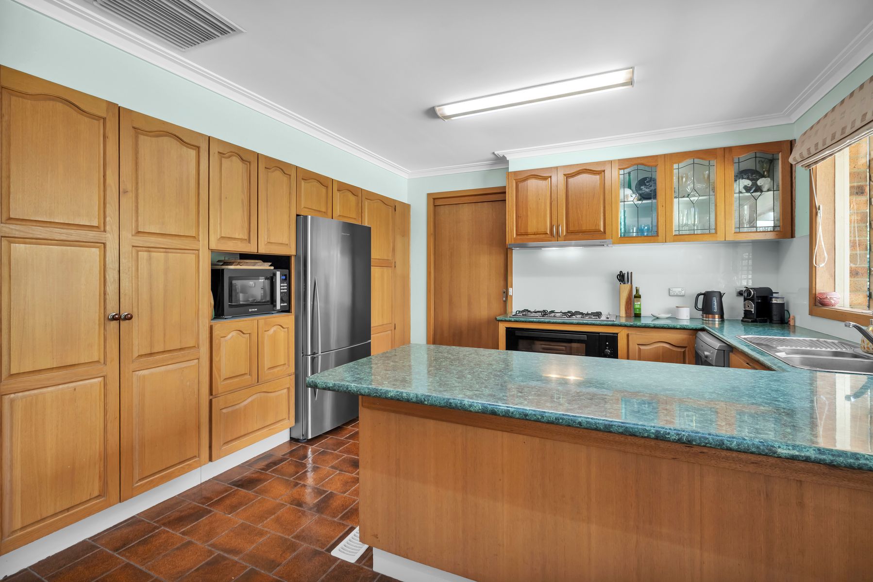 4 Desmond Court, Beaconsfield, Beaconsfield - Thumbnail 6
