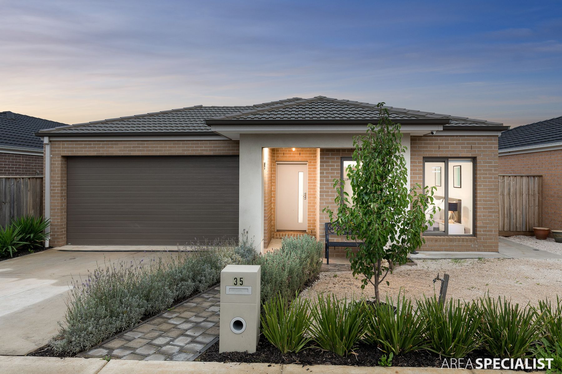 35 Mantello Drive, Werribee, VIC 3030, Werribee - Thumbnail 2
