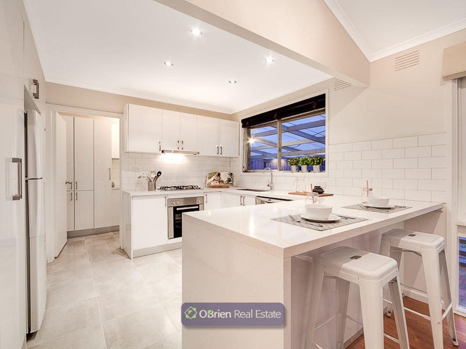 4 Aquila Crescent, Endeavour Hills, VIC 3802, Endeavour Hills - Thumbnail 2