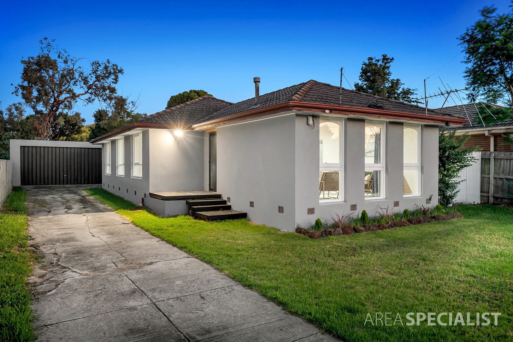 10 Rosalie Avenue, Cranbourne, VIC 3977, Cranbourne - Thumbnail 2