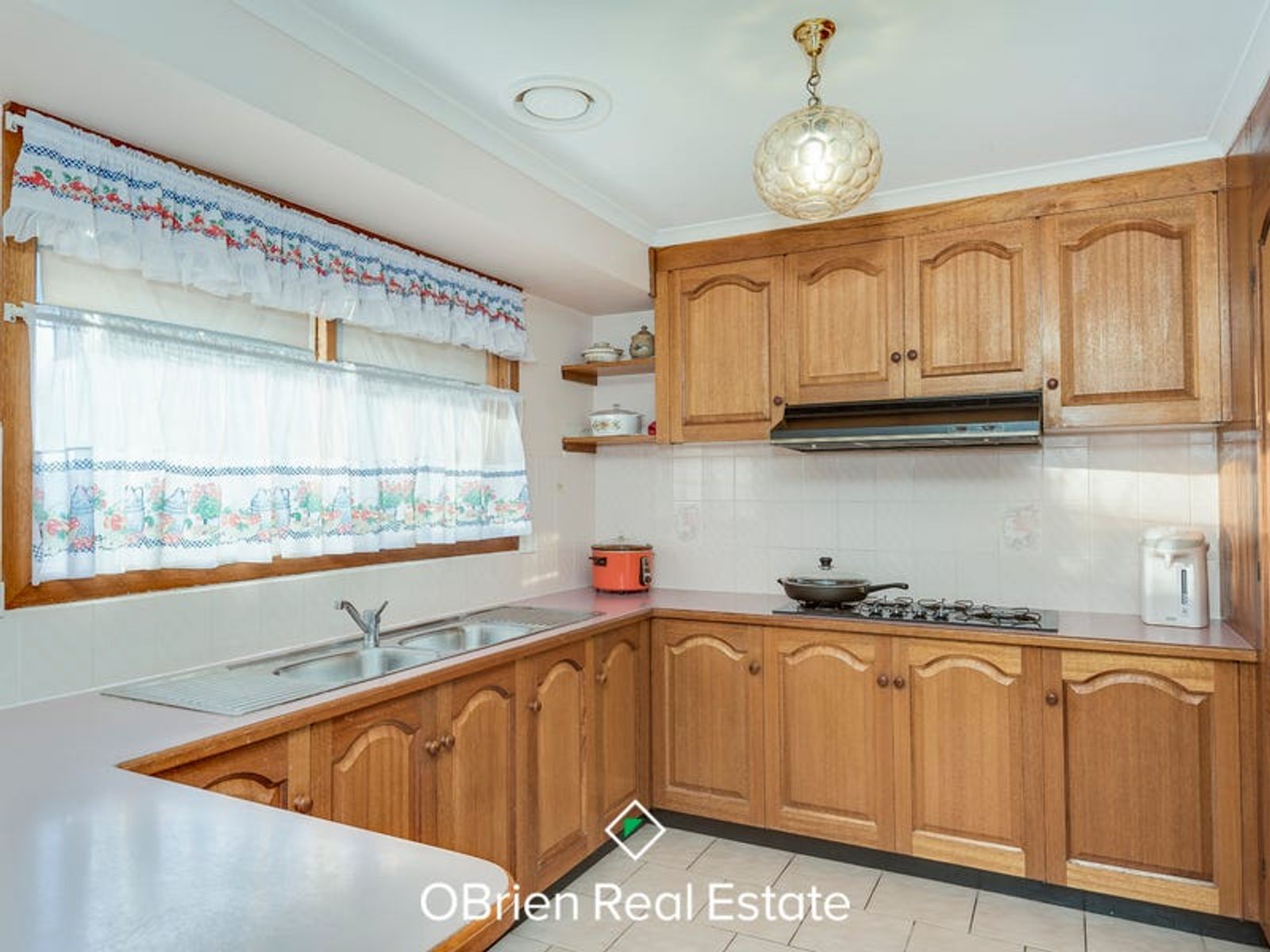 2 Southwell Close, Endeavour Hills, VIC 3802, Endeavour Hills - Thumbnail 2