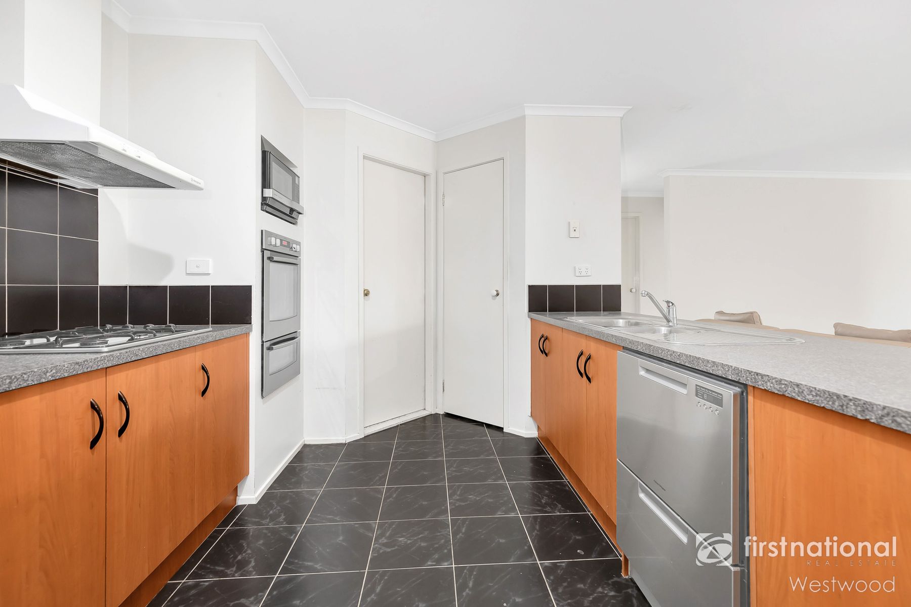 18 Buchan Court, Hoppers Crossing VIC 3029, Hoppers Crossing - Thumbnail 2