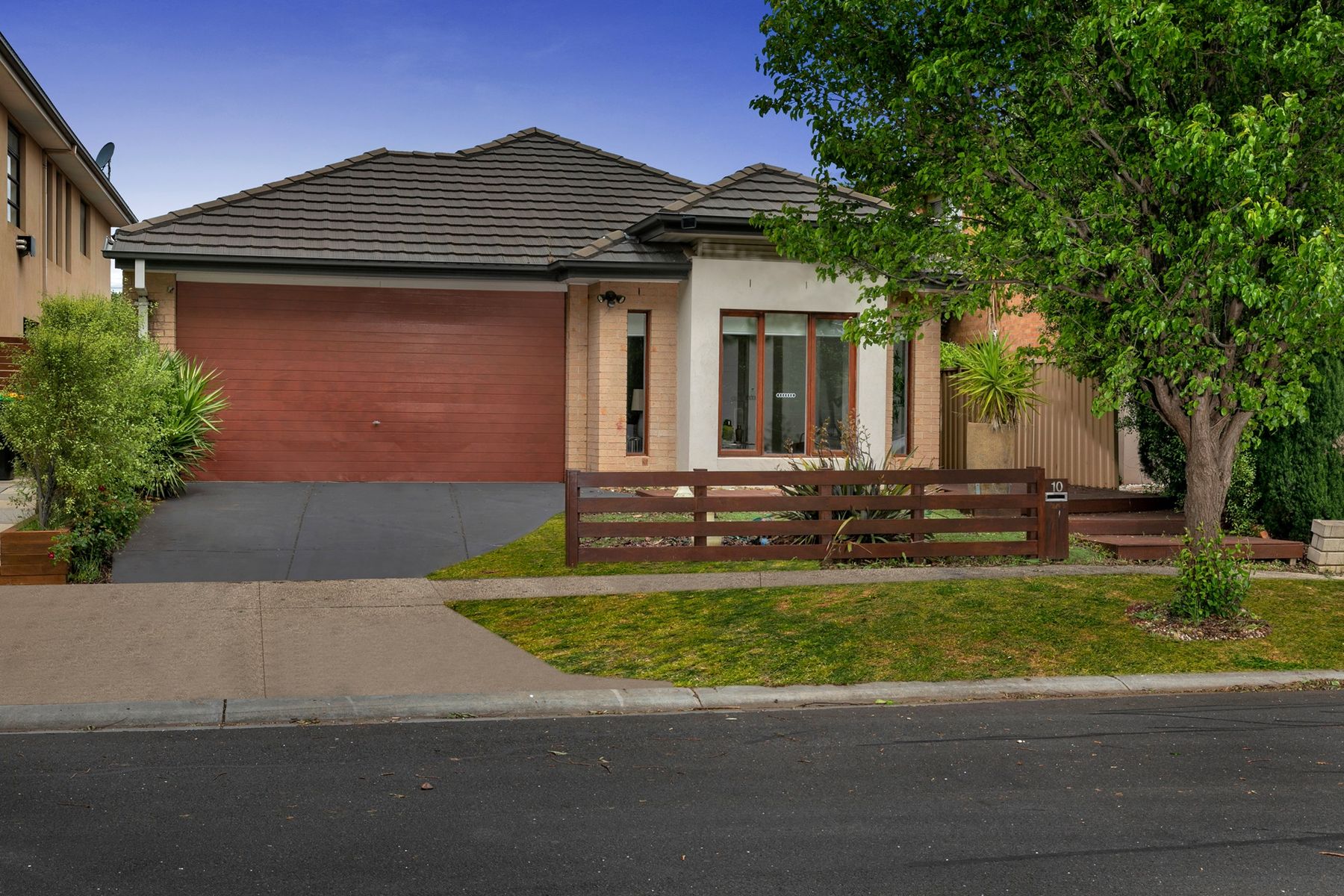 10 Westerfolds Terrace, Caroline Springs, VIC 3023, Caroline Springs - Thumbnail 2