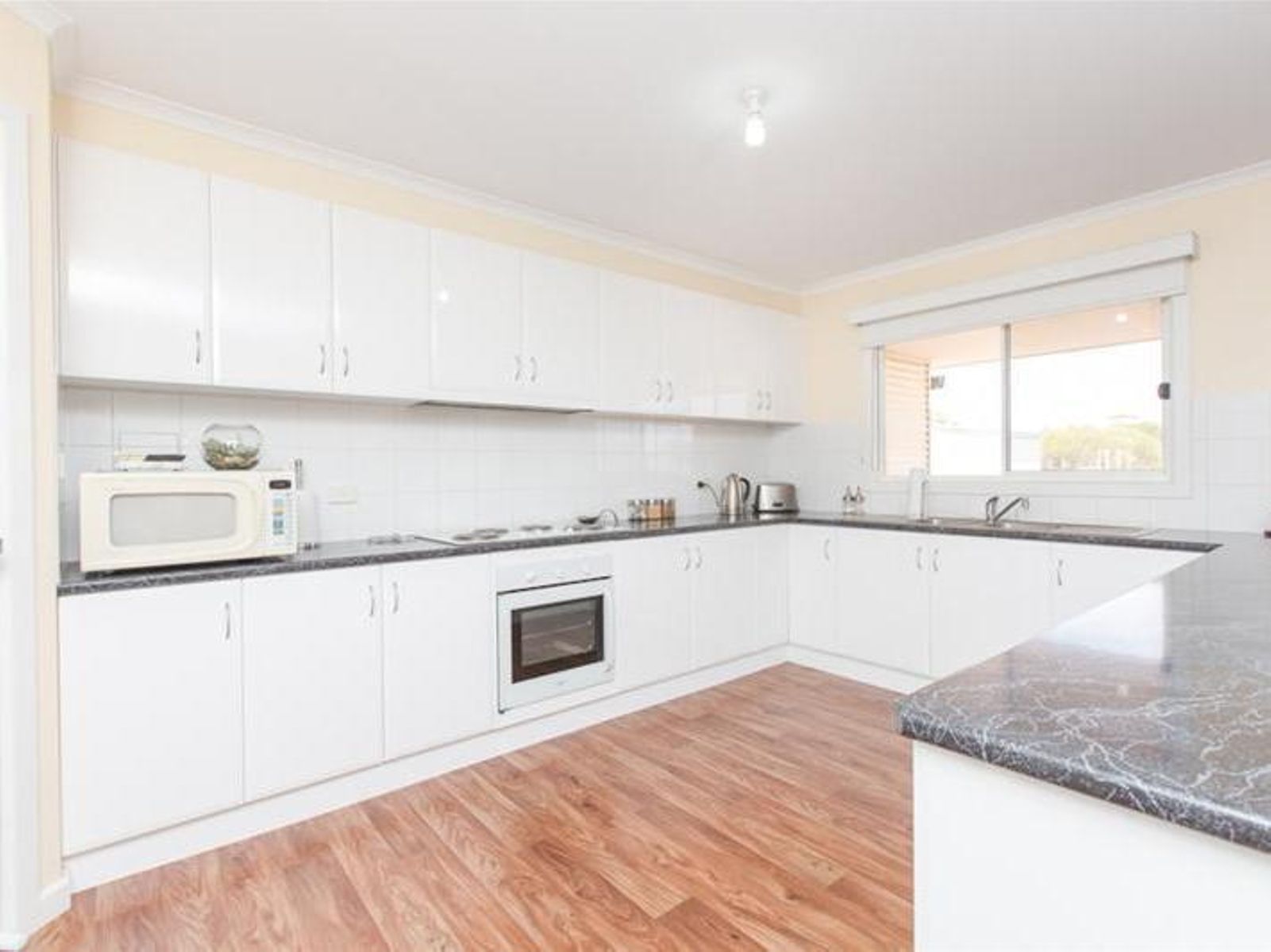 10 Bushland Rise, Koorlong - Thumbnail 3