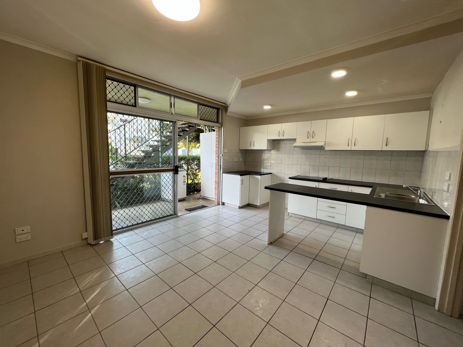2/39 Sunset Boulevard, Surfers Paradise QLD 4217, Surfers Paradise - Thumbnail 4