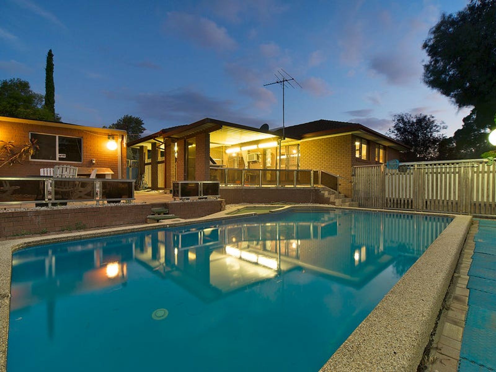 11 Isaac Smith Crescent, Endeavour Hills, VIC 3802, Endeavour Hills - Thumbnail 2