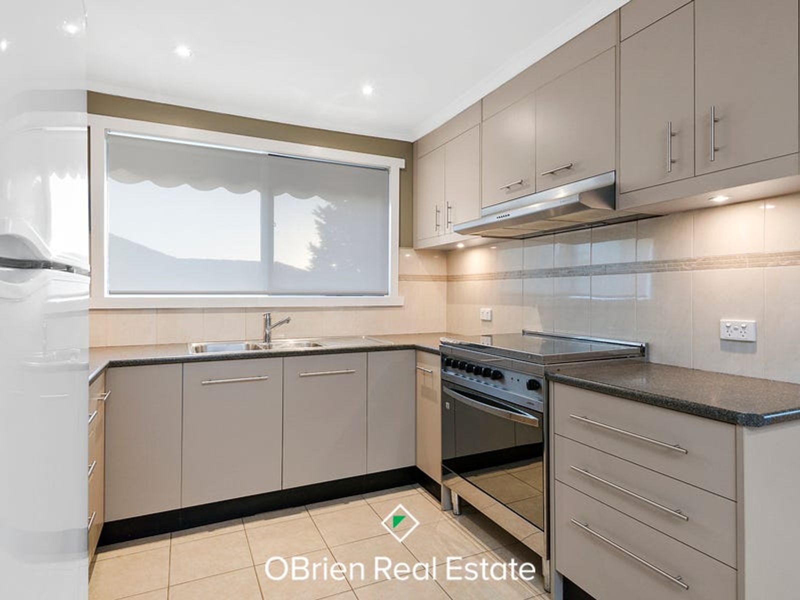 20 Kinkead Crescent, Endeavour Hills, VIC 3802, Endeavour Hills - Thumbnail 3