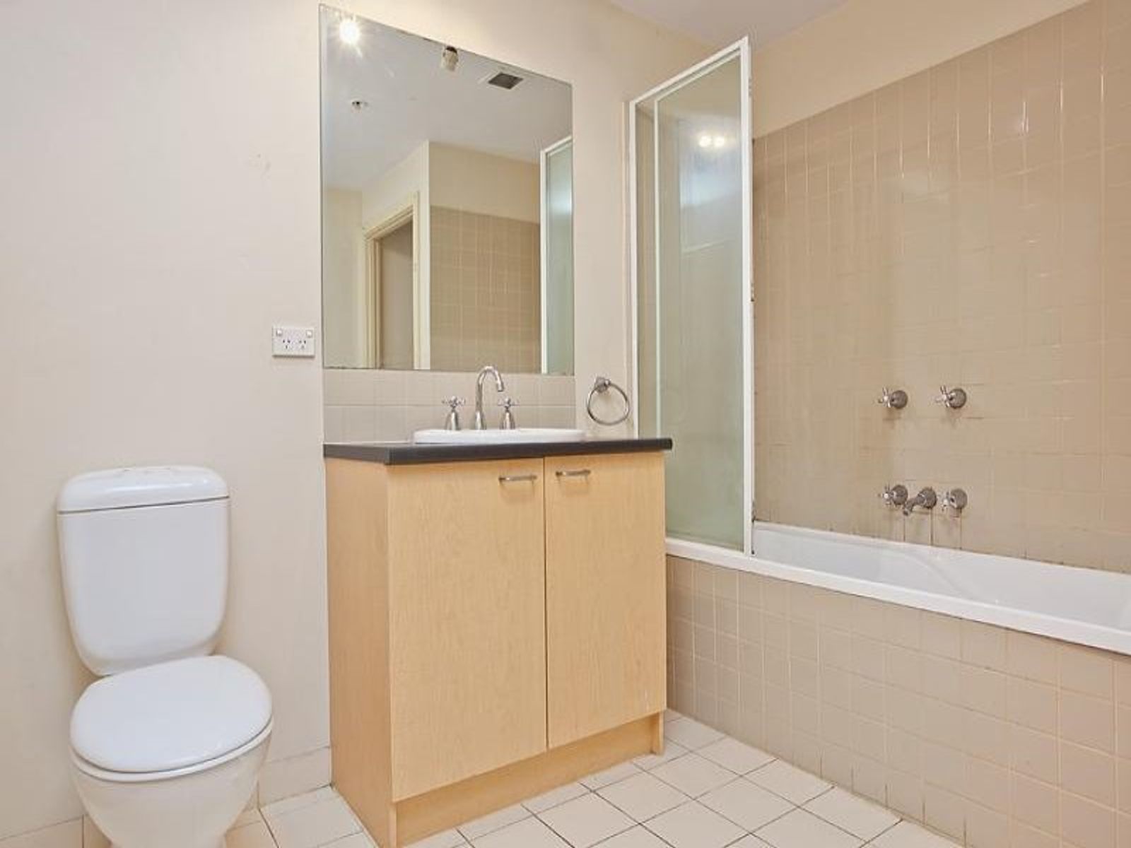 4/1 Gatehouse Drive, Kensington - Thumbnail 8