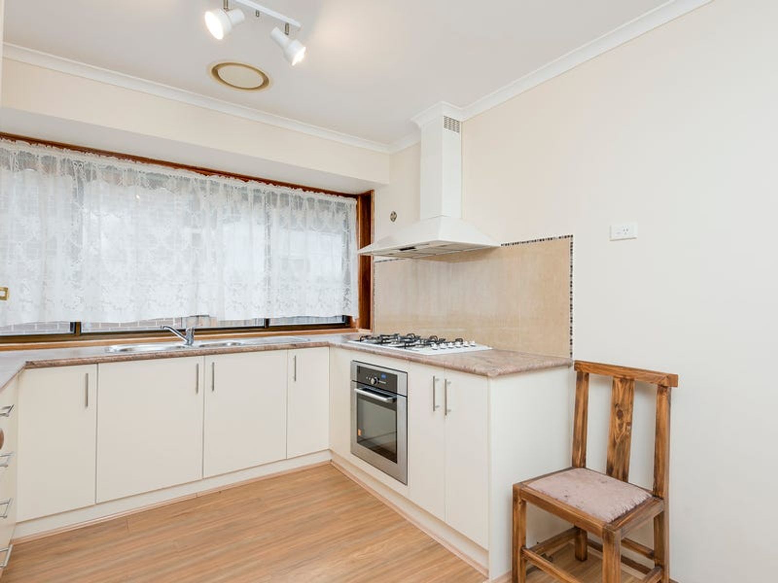 32 Thomas Mitchell Drive, Endeavour Hills, VIC 3802, Endeavour Hills - Thumbnail 4