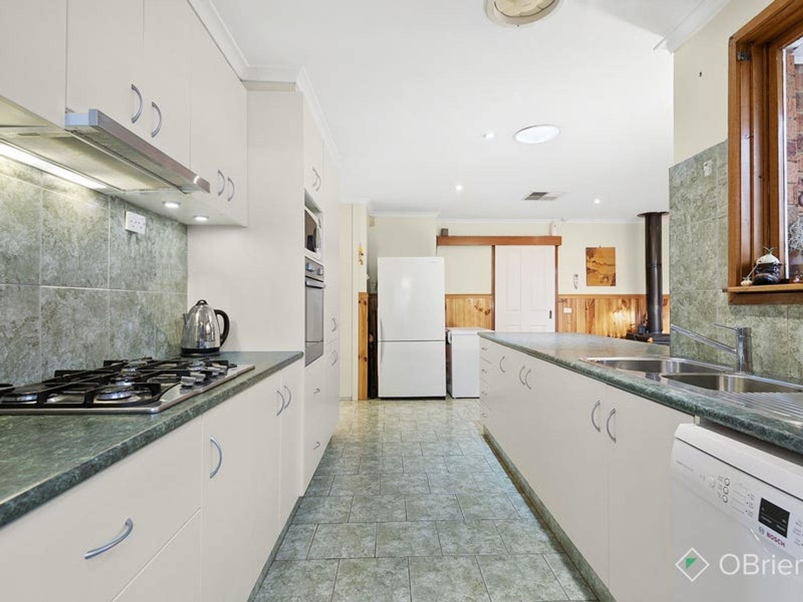 4 Rokewood Court, Endeavour Hills, VIC 3802, Endeavour Hills - Thumbnail 3