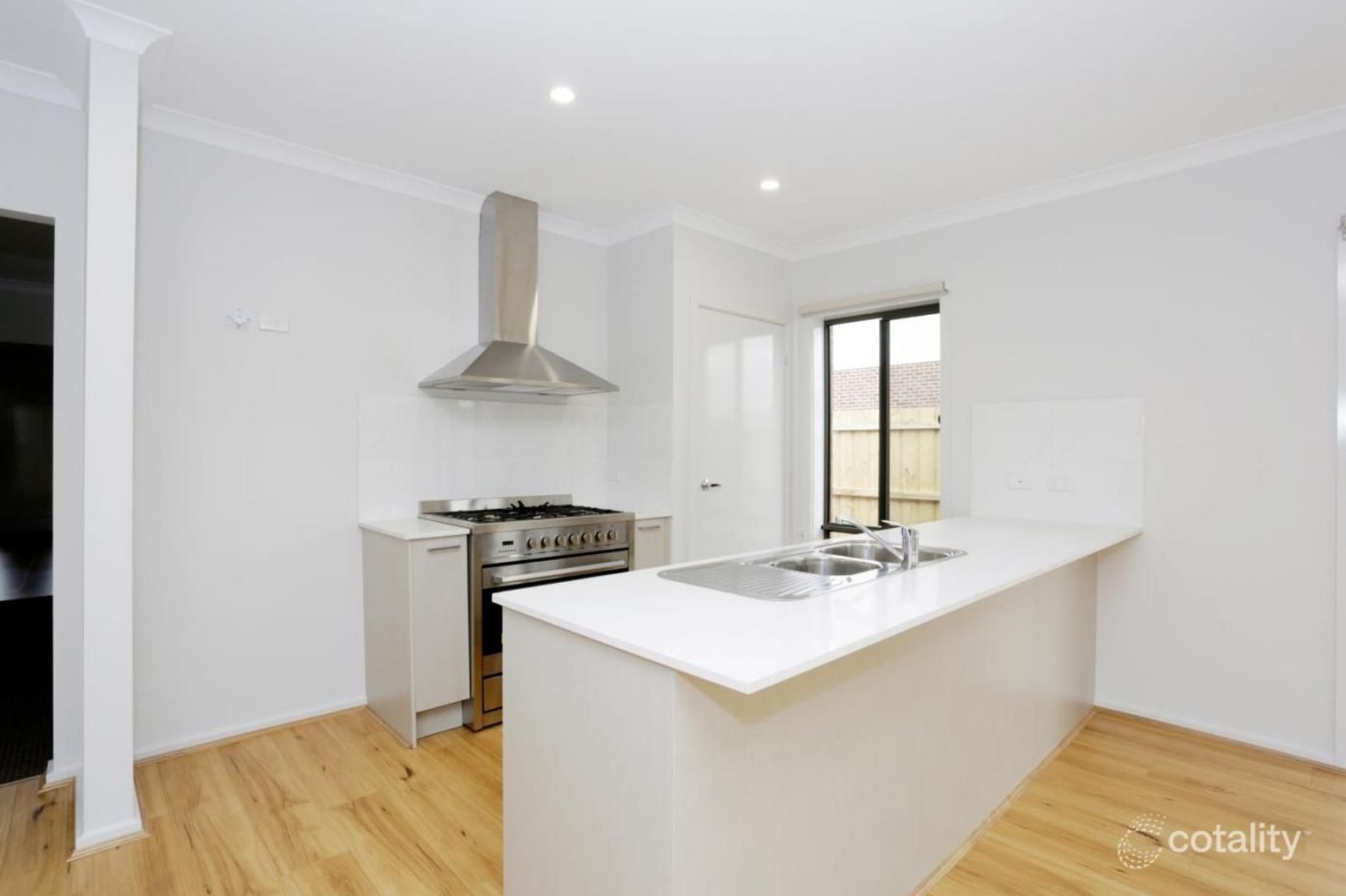 18 Rodlarni Crescent, Berwick VIC 3806, Berwick - Thumbnail 3