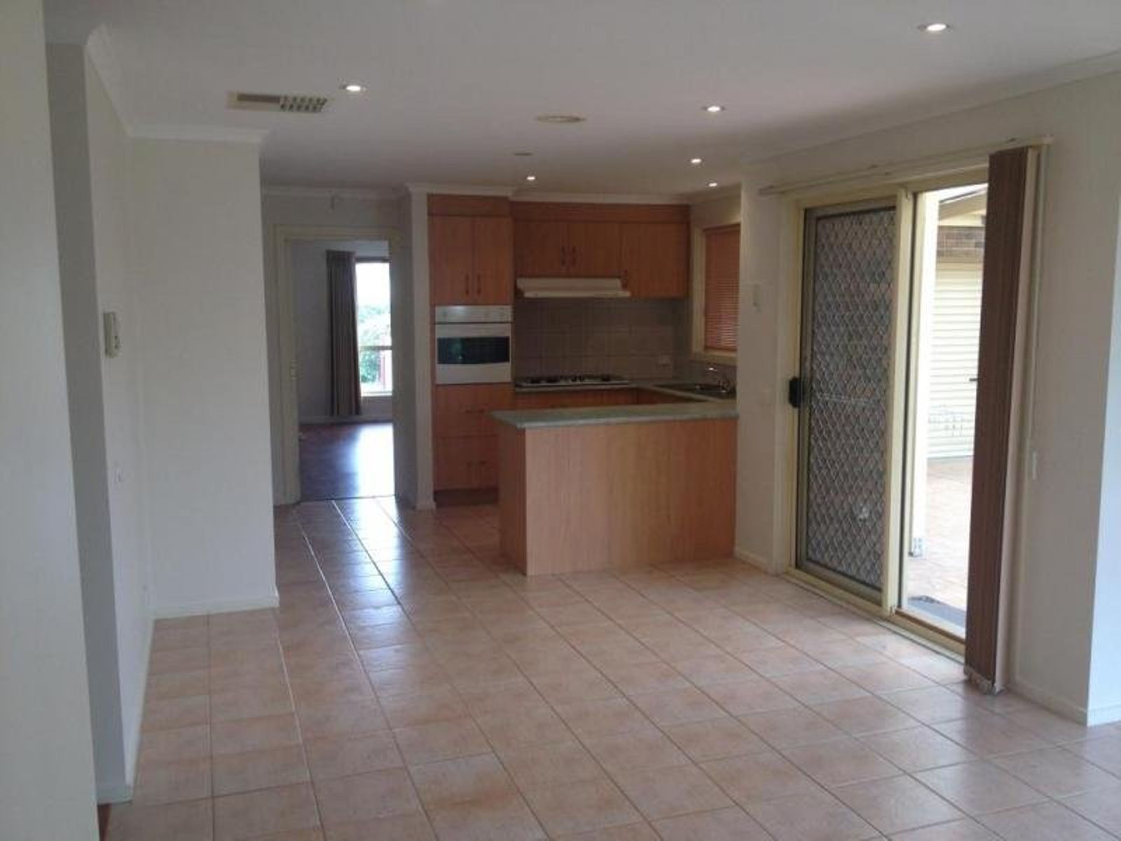 4 Southern Cross Drive, Roxburgh Park - Thumbnail 2