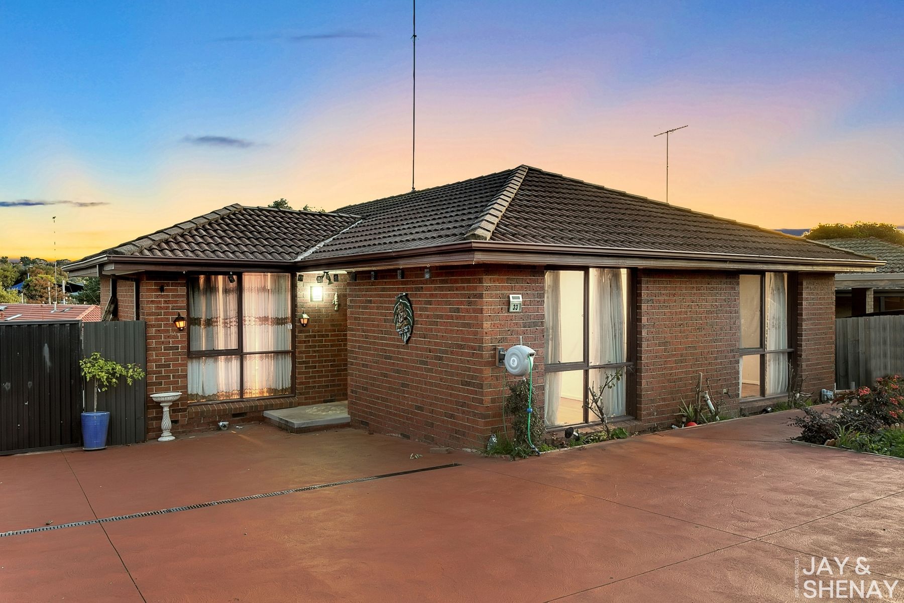 33 Peebles Street, Endeavour Hills, VIC 3802, Endeavour Hills - Thumbnail 2