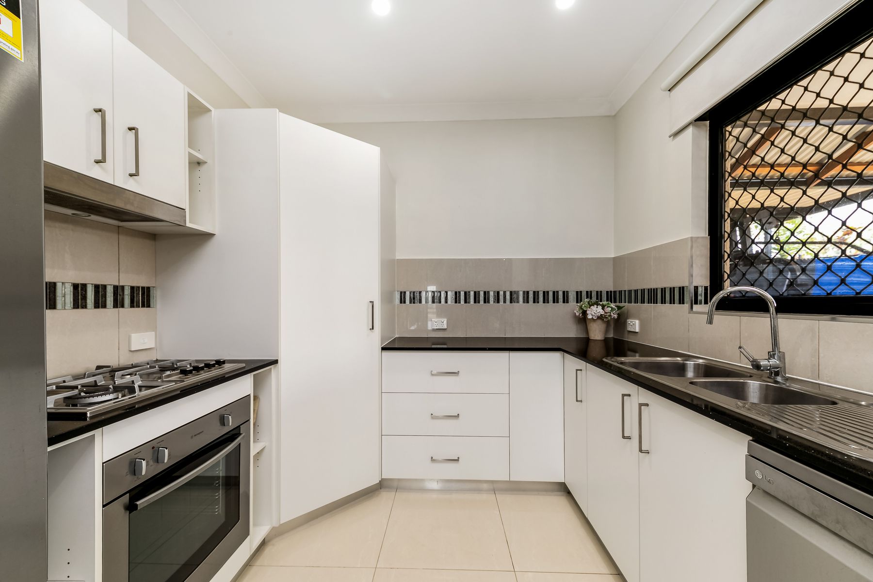24 Damascene Crescent, Bellamack NT 0832, Bellamack - Thumbnail 5