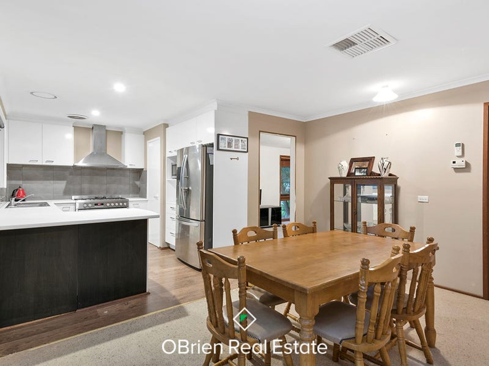 8 Kinloch Gardens, Endeavour Hills, VIC 3802, Endeavour Hills - Thumbnail 3