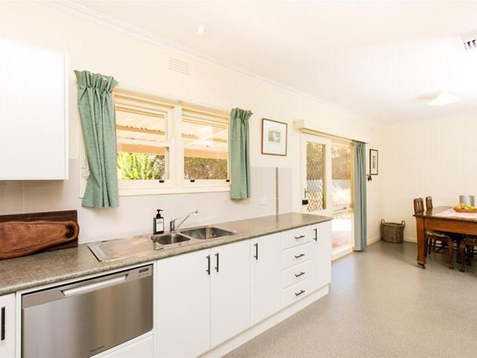 683 Cureton Avenue, Nichols Point - Thumbnail 5