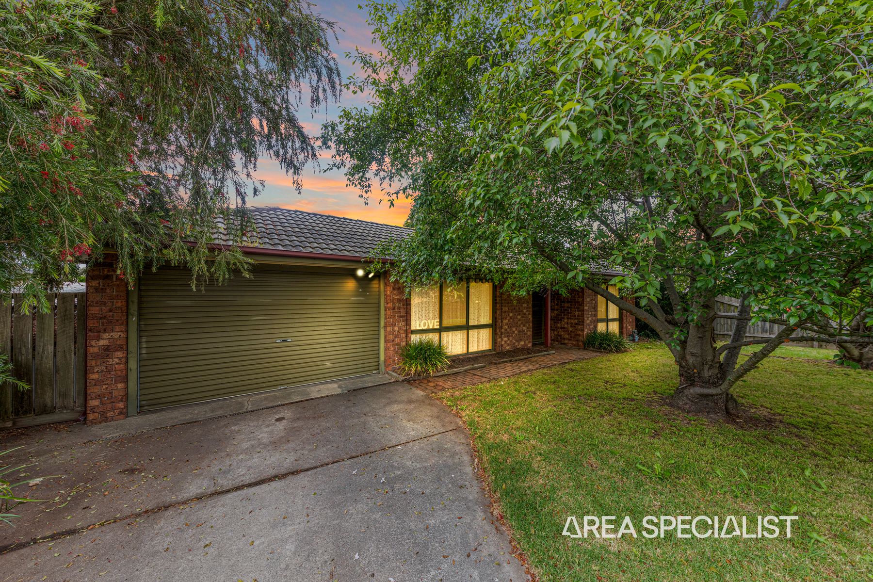 96 Racecourse Road, Pakenham, VIC 3810, Pakenham - Thumbnail 2