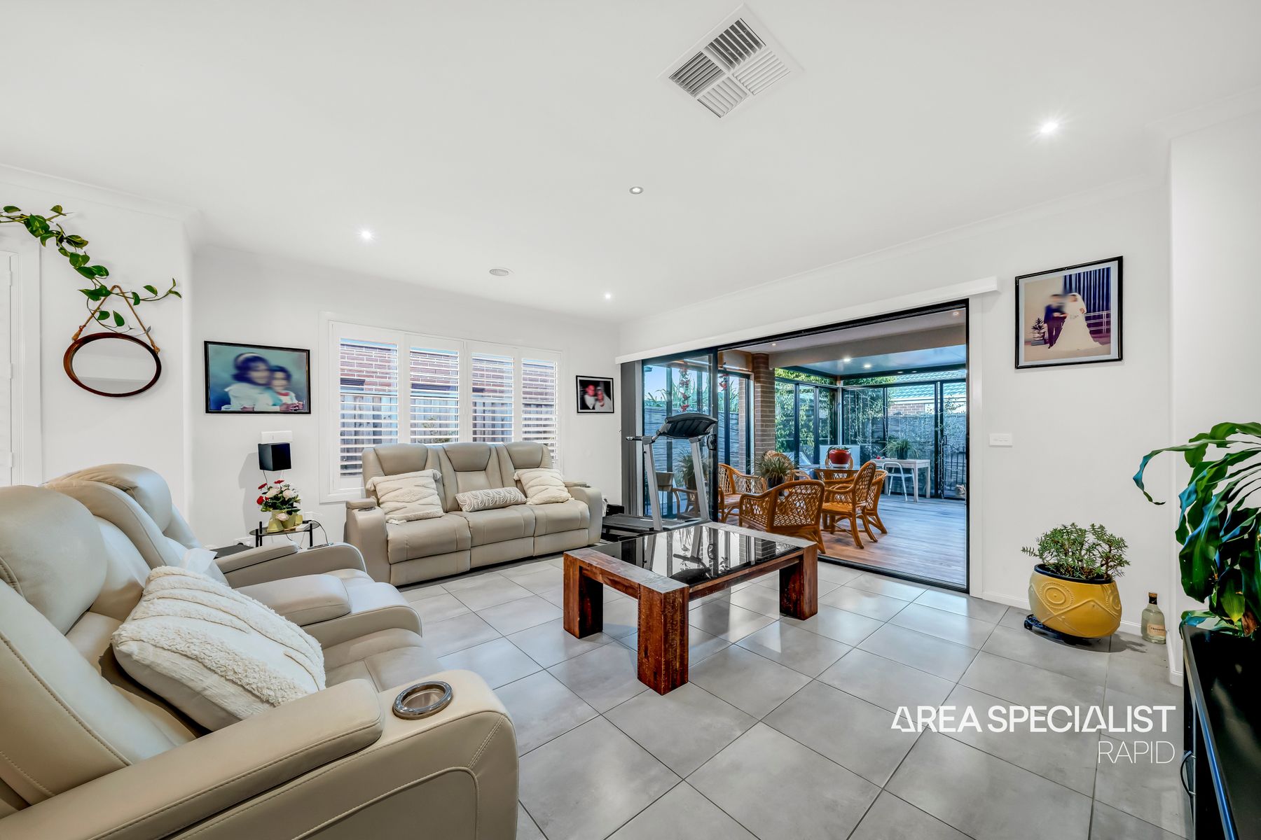 17 Picnic Avenue, Clyde North, Clyde North - Thumbnail 4