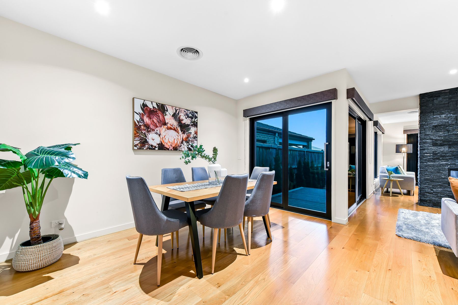 19 Mernoo Avenue, Clyde North, VIC 3978, Clyde North - Thumbnail 7