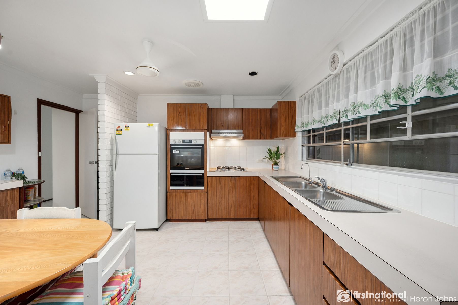 13 Hogarth Way, Bateman WA 6150, Bateman - Thumbnail 2