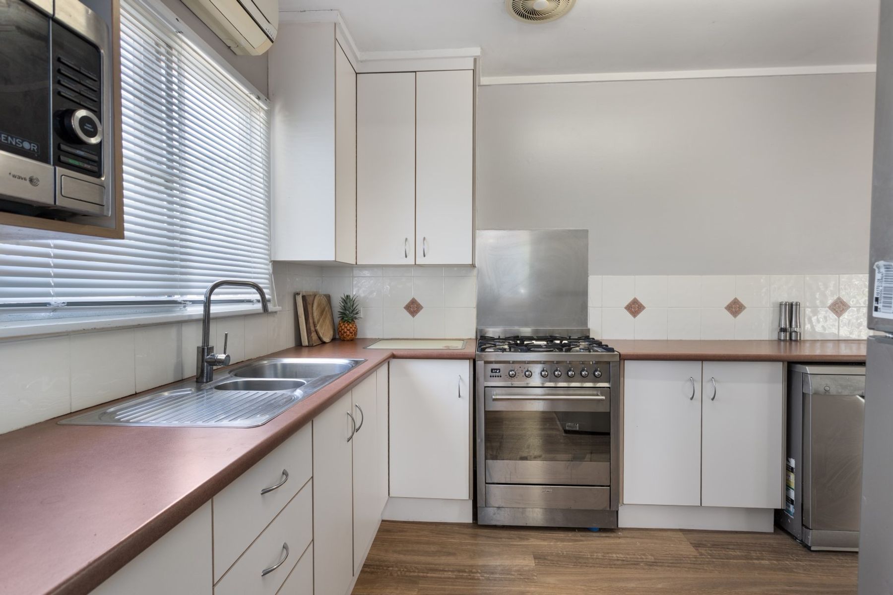 7 Heather Street, Silkstone QLD 4304, Silkstone - Thumbnail 6