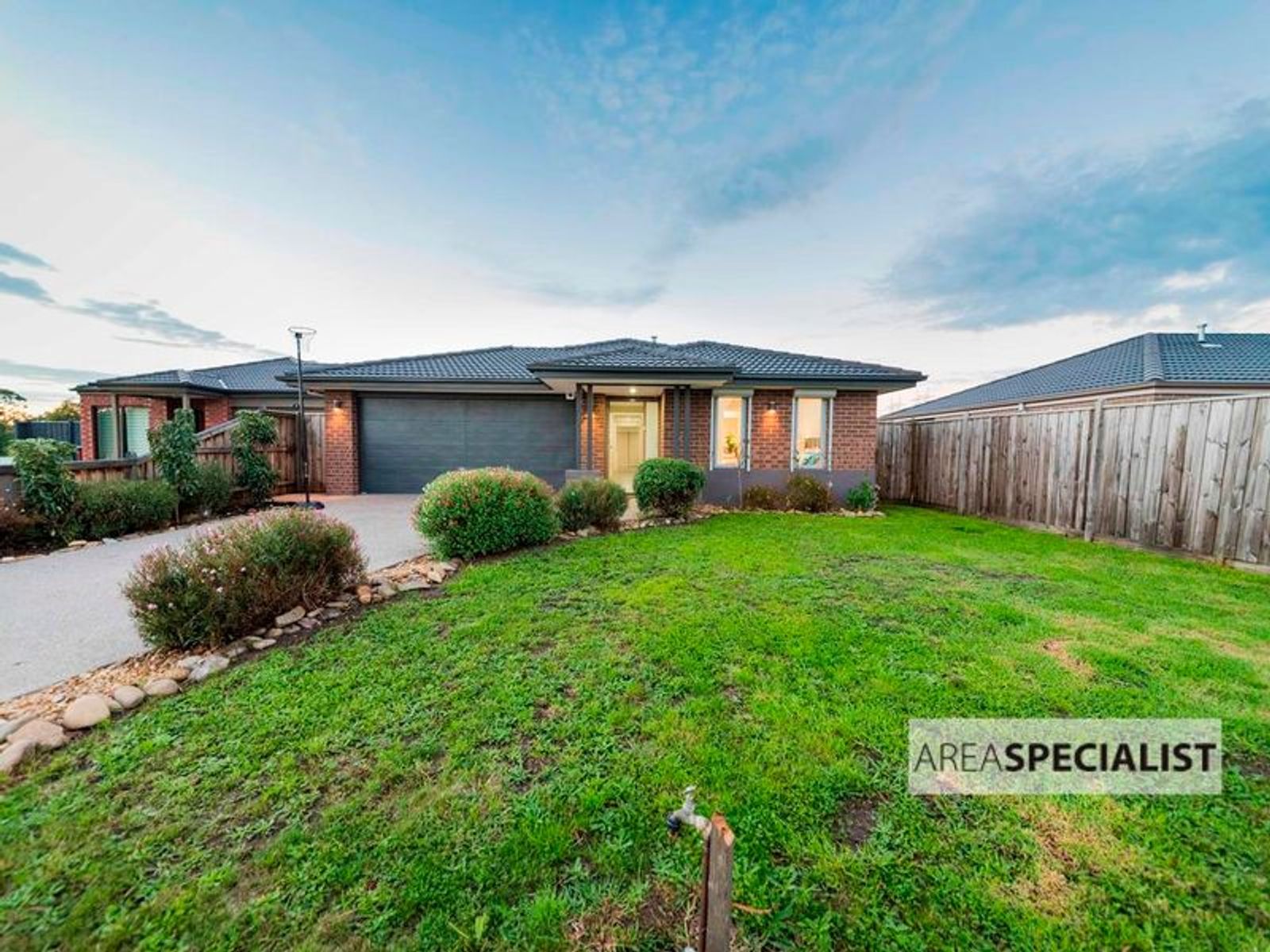 35 Mariposa Grove, Cranbourne, VIC 3977