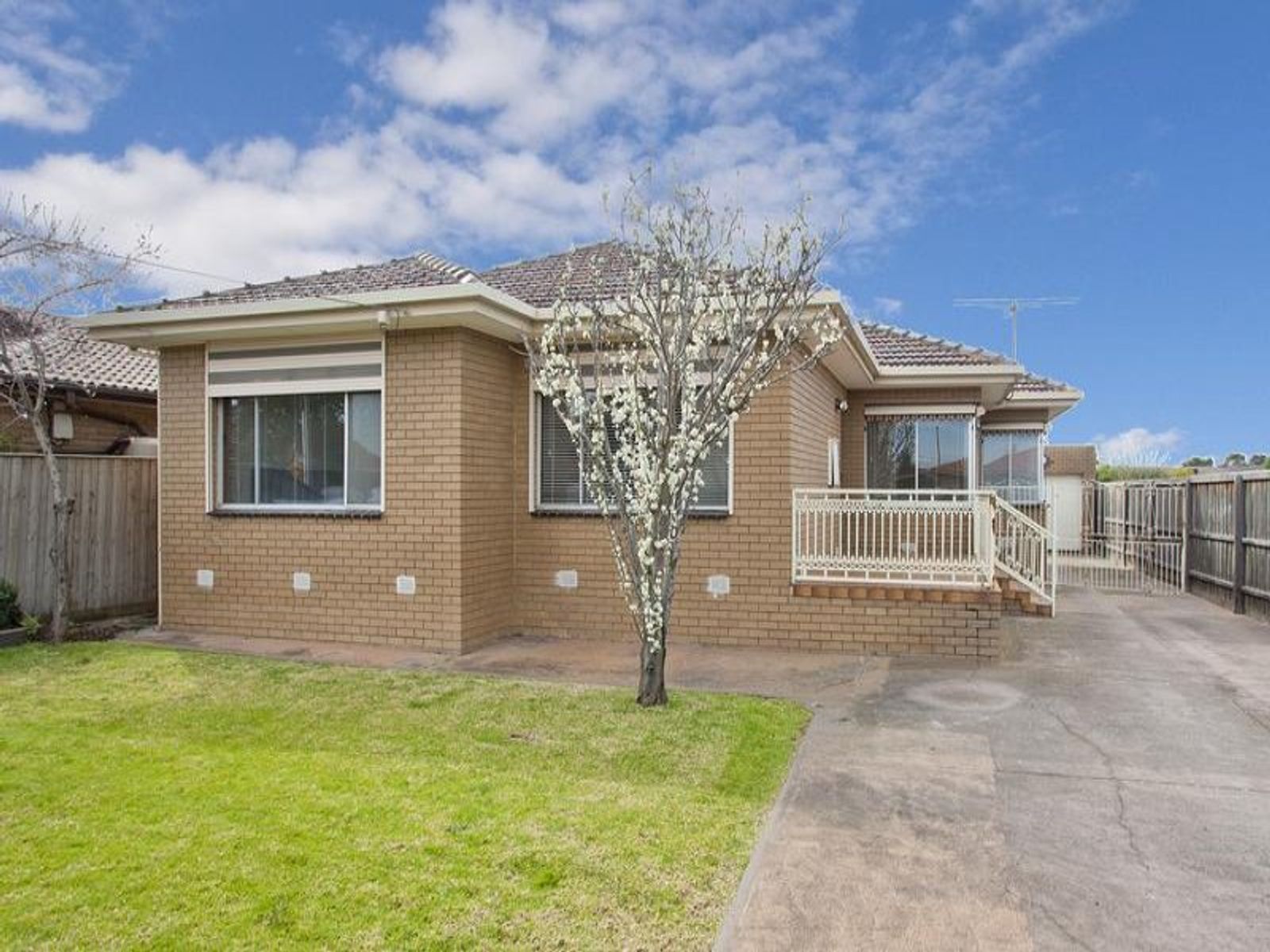 96 Arcade Way, Keilor East - Thumbnail 2