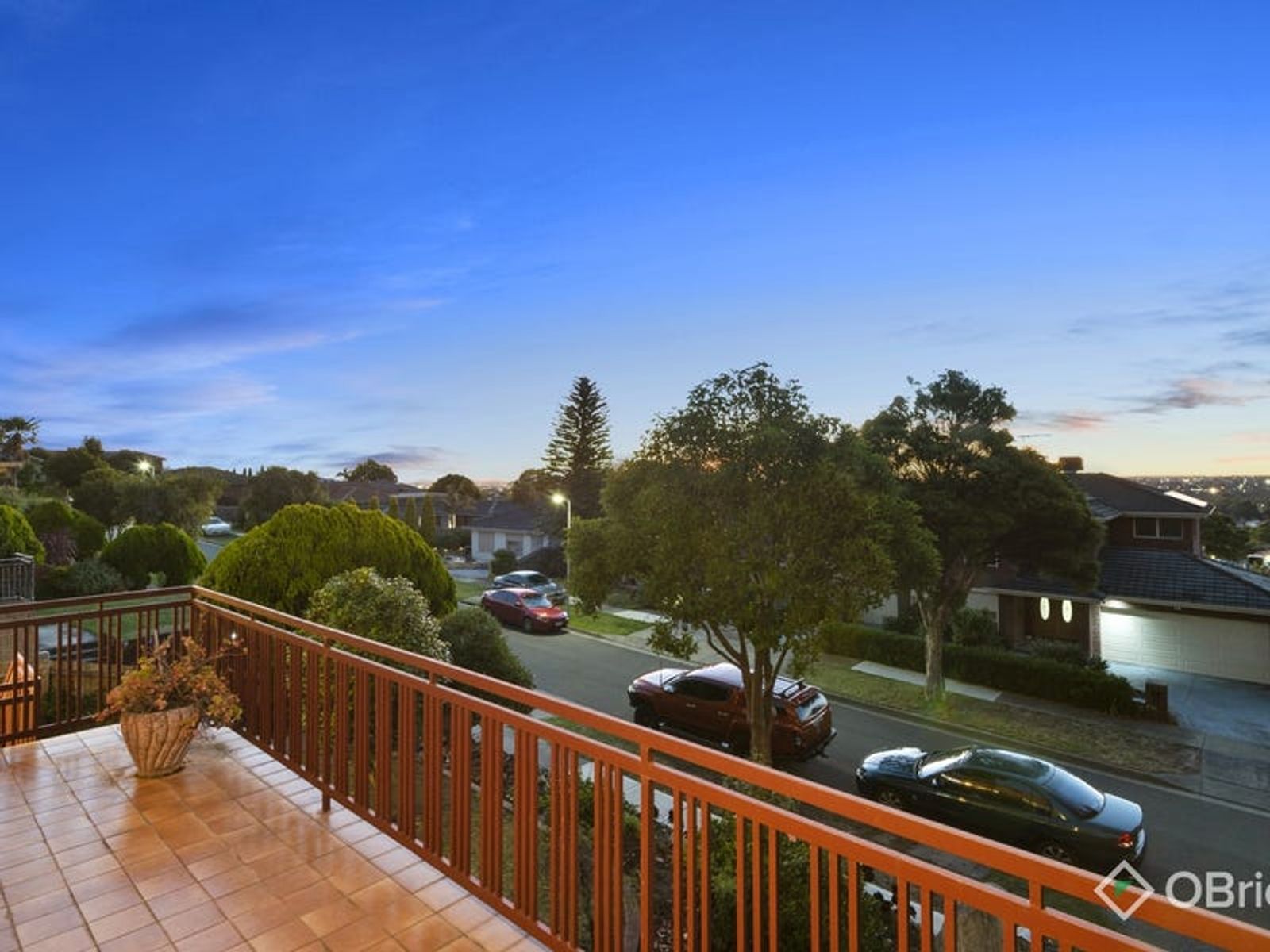 16 Stainsby Close, Endeavour Hills, VIC 3802, Endeavour Hills - Thumbnail 2