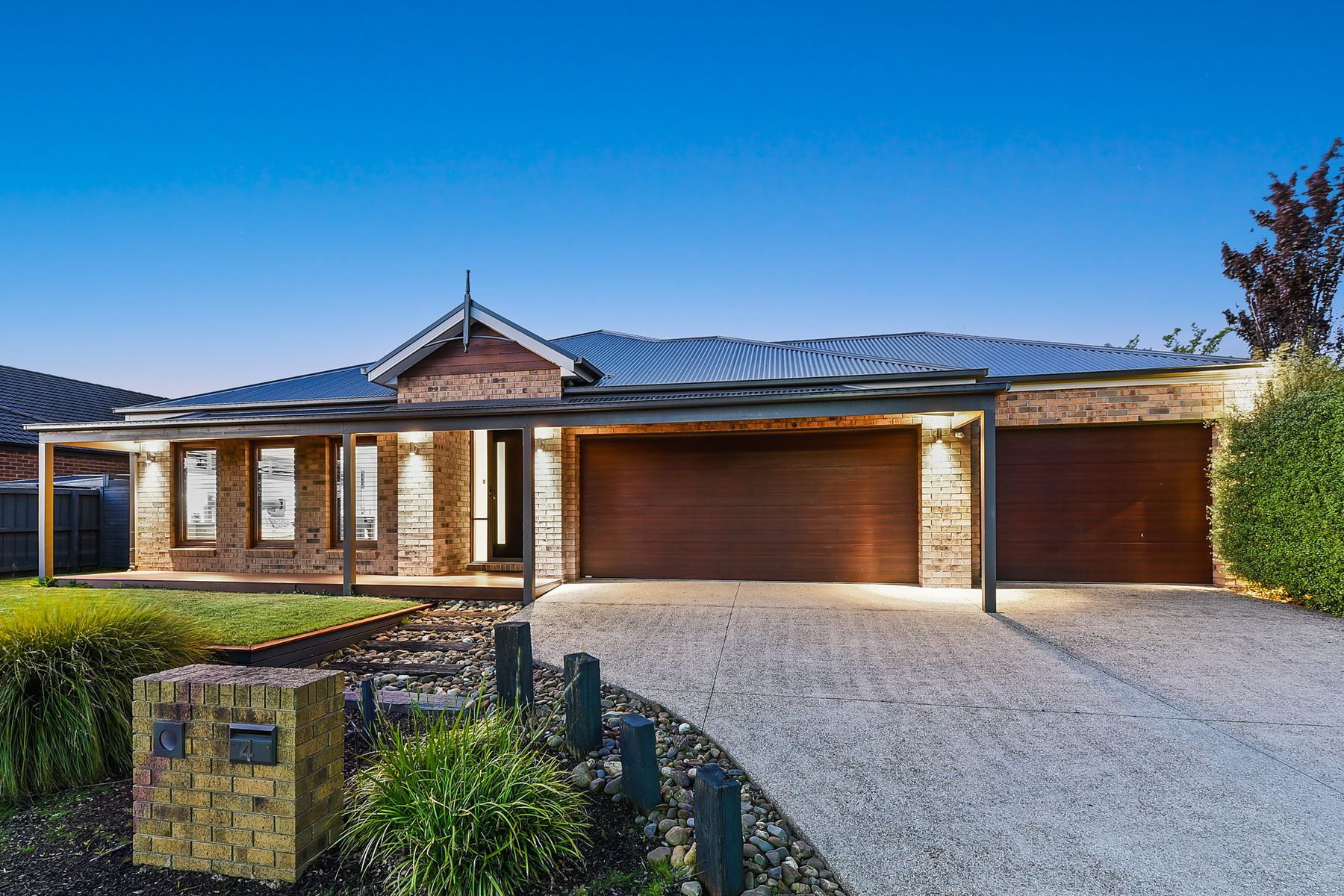 4 Fanfare Close, Berwick, VIC 3806, Berwick - Thumbnail 2
