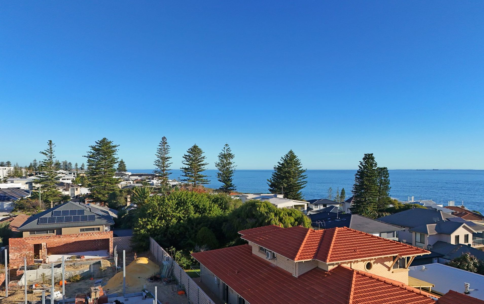 20 Margeret St, Watermans Bay Views 01
