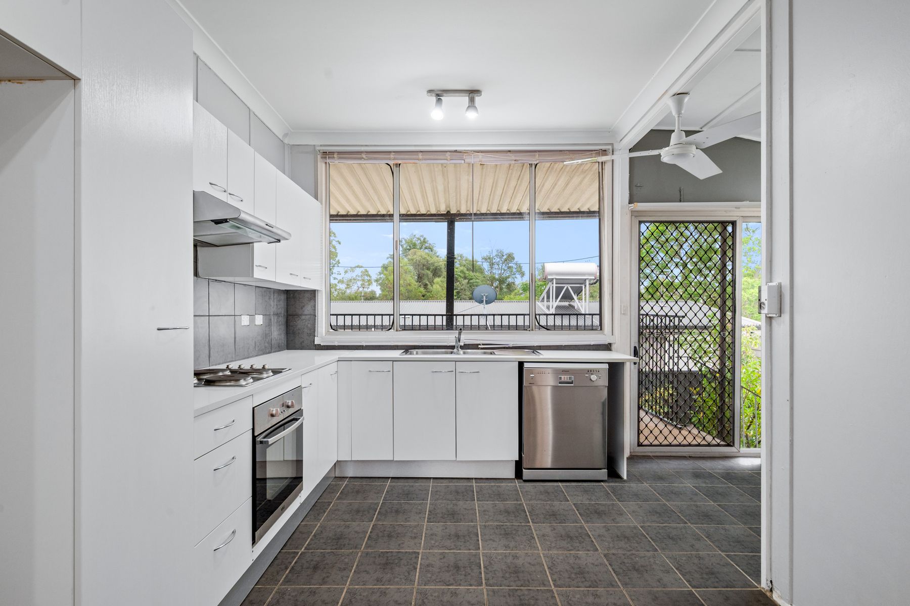 12 Seventh Street, Warragamba NSW 2752, Warragamba - Thumbnail 6