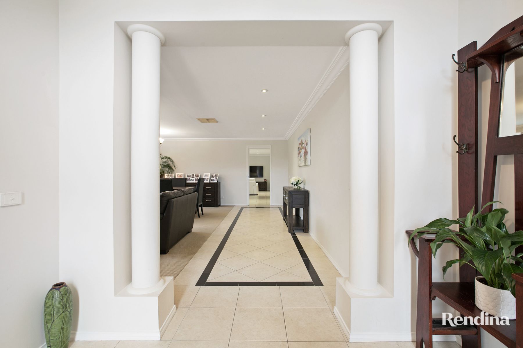 8 Camille Court, Avondale Heights - Thumbnail 2