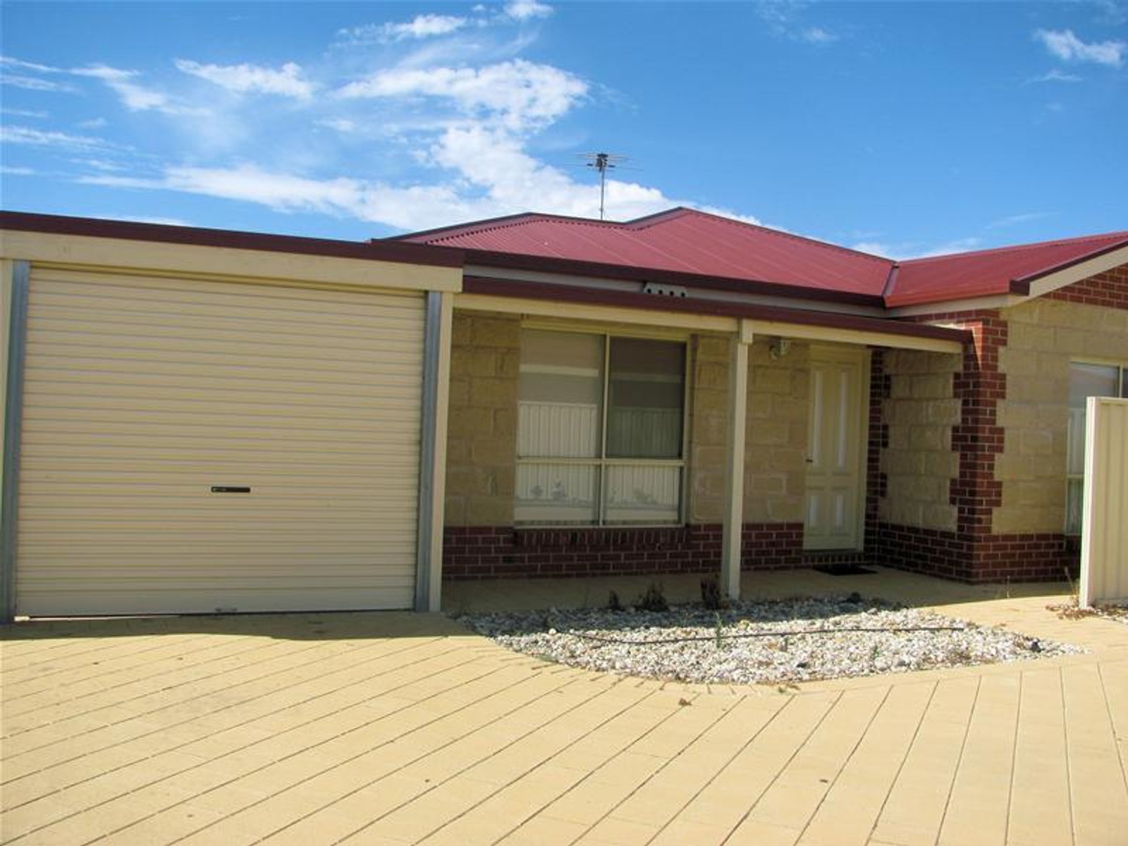 2/5 Golden Grove