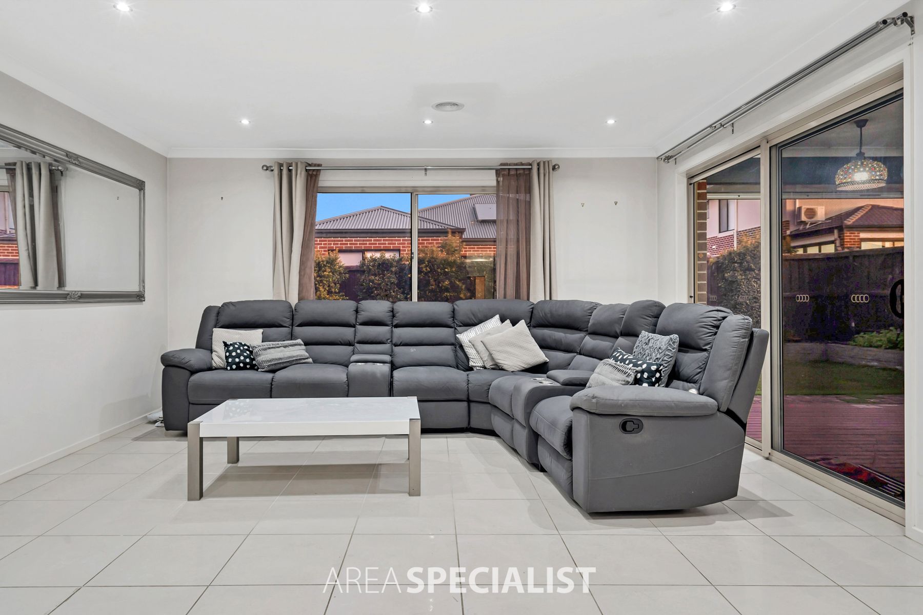 4 Dressen Way, Clyde North, VIC 3978, Clyde North - Thumbnail 2