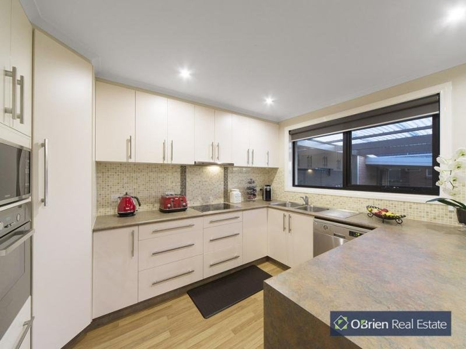 15 John Fawkner Drive, Endeavour Hills, VIC 3802, Endeavour Hills - Thumbnail 2