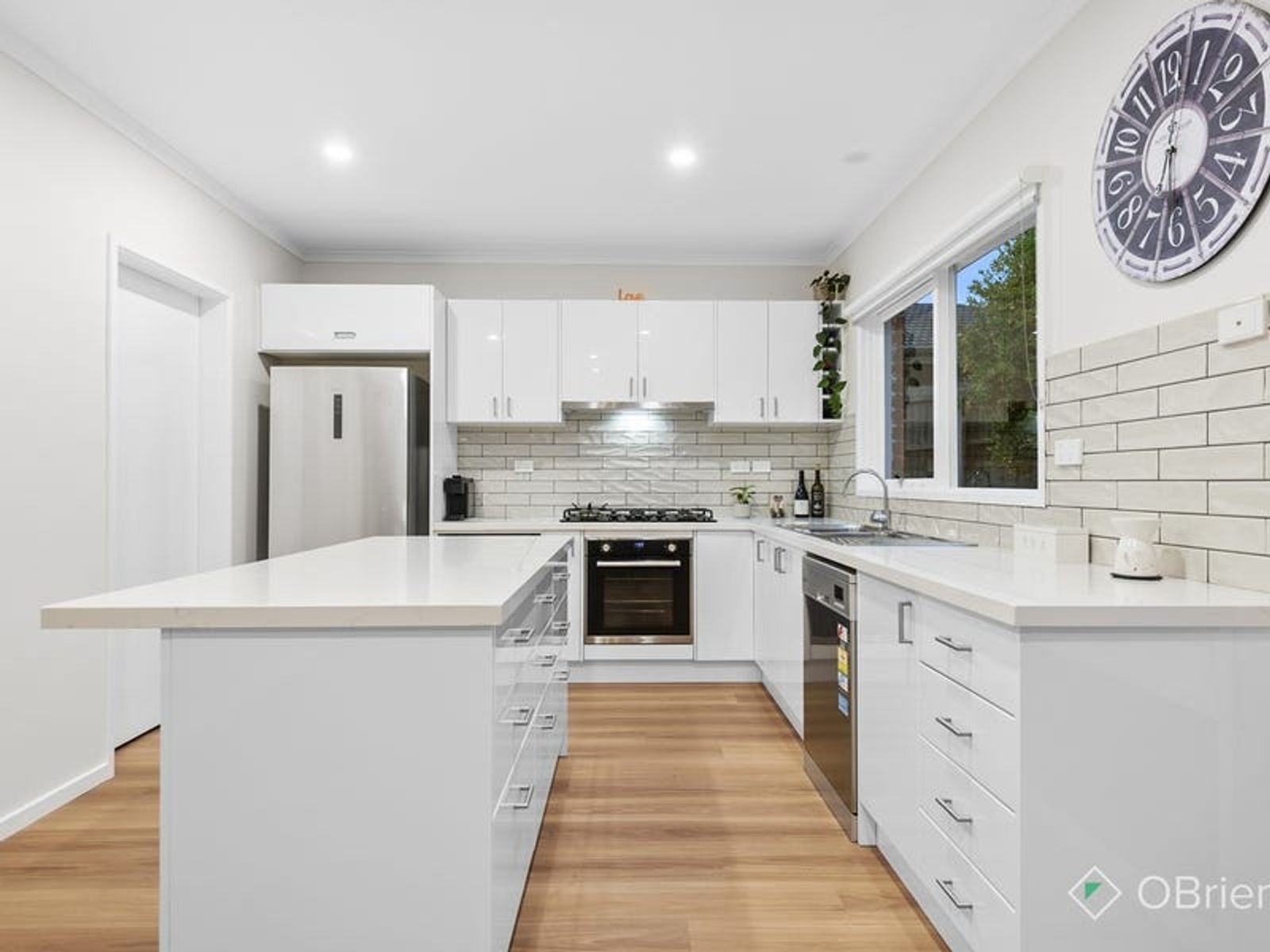 16 Sutherland Court, Endeavour Hills, VIC 3802, Endeavour Hills - Thumbnail 2