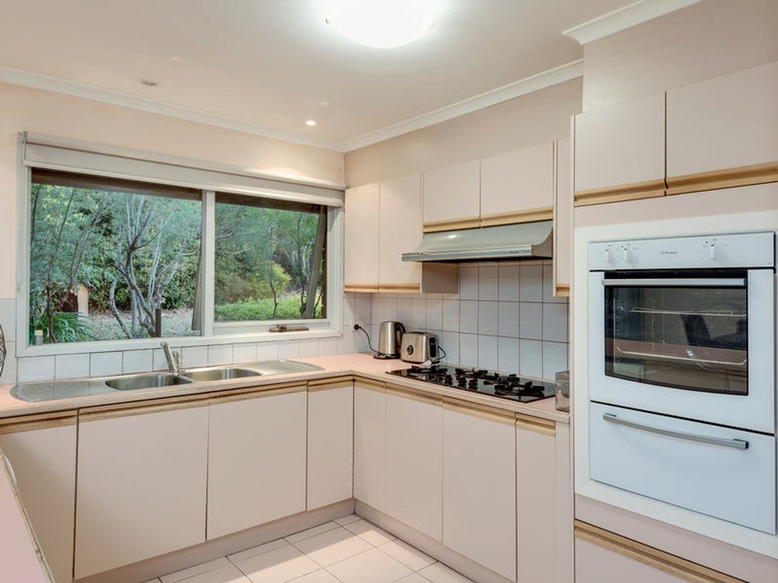 4 McCardle Court, Endeavour Hills, VIC 3802, Endeavour Hills - Thumbnail 4