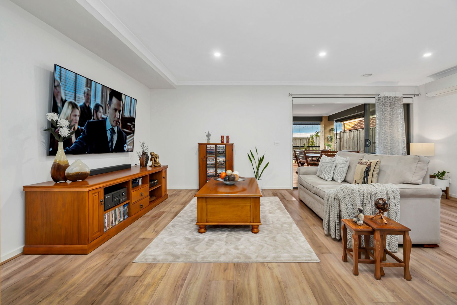 47 Highbury Road, Clyde North, VIC 3978, Clyde North - Thumbnail 2