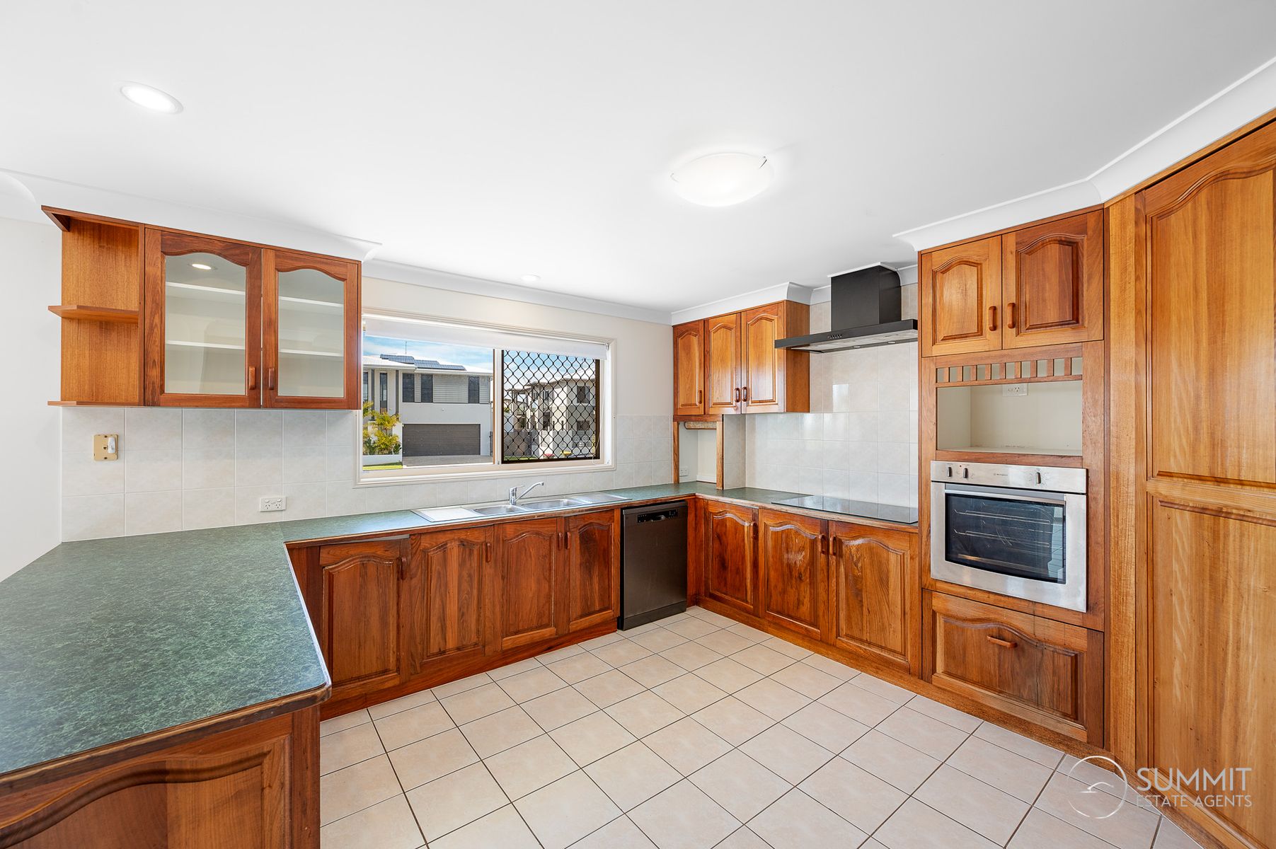 13 Caledon Street, Tannum Sands Qld 4680 - Thumbnail 7