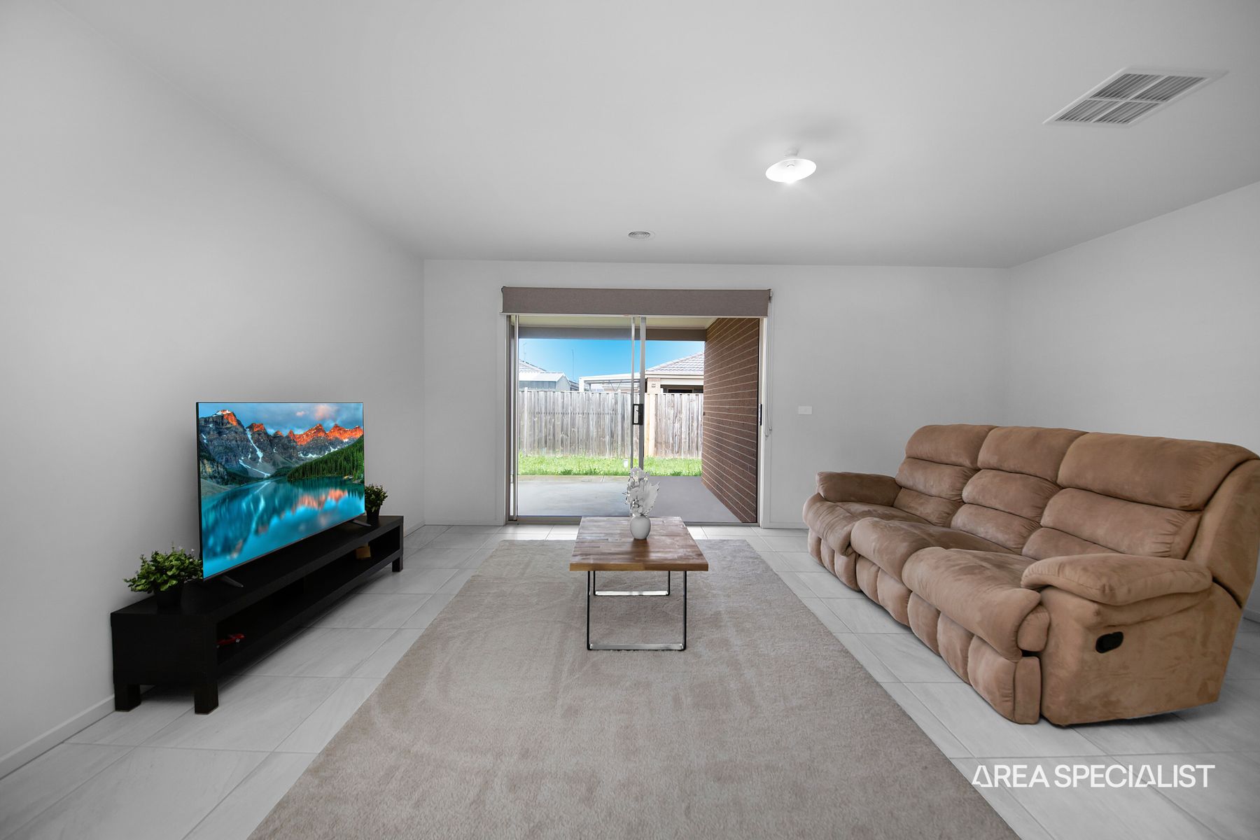 16 RENOIR AVENUE, Pakenham, VIC 3810, Pakenham - Thumbnail 3