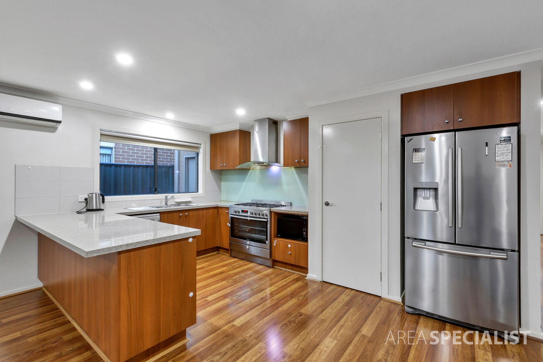 22 Calabrese Circuit, Clyde North, VIC 3978, Clyde North - Thumbnail 4