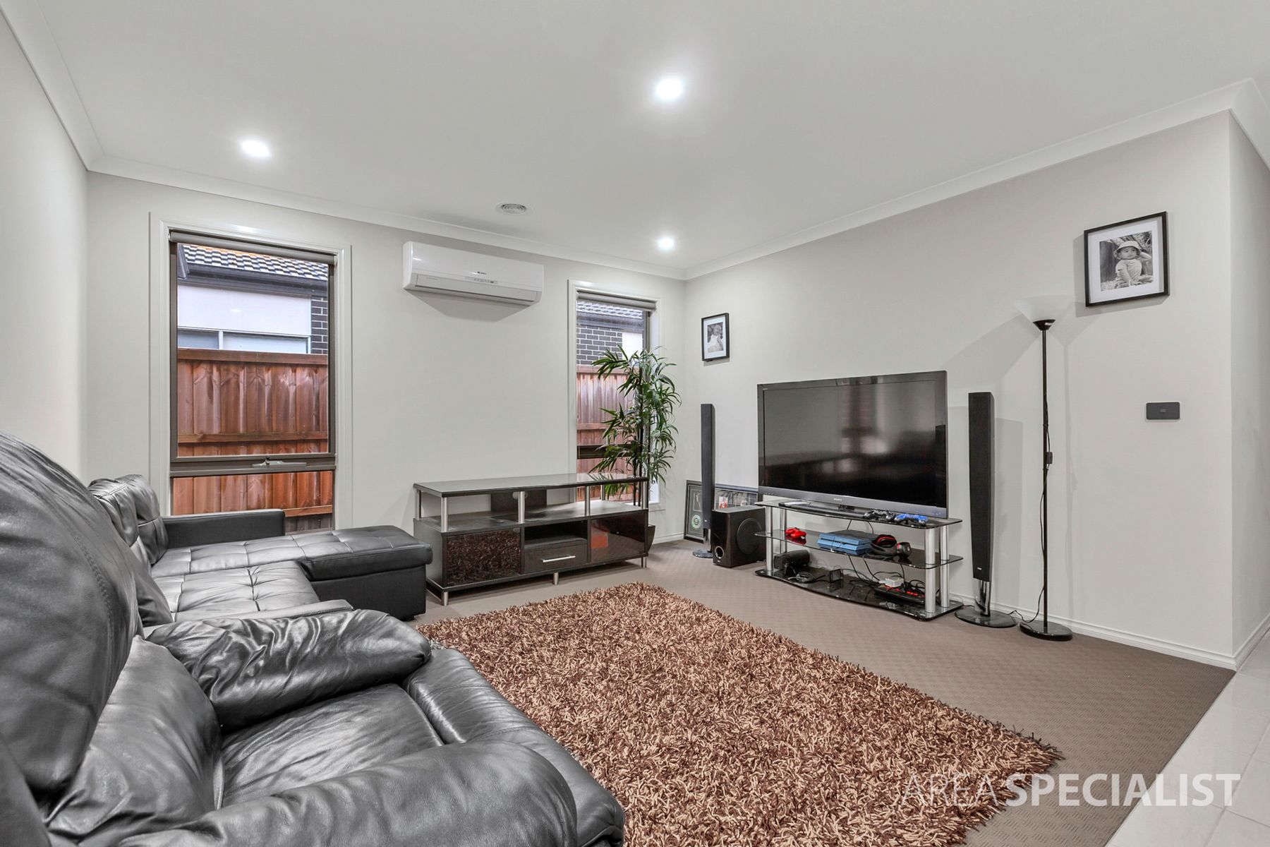 16 Great Banjo Street, Clyde North, VIC 3978, Clyde North - Thumbnail 2