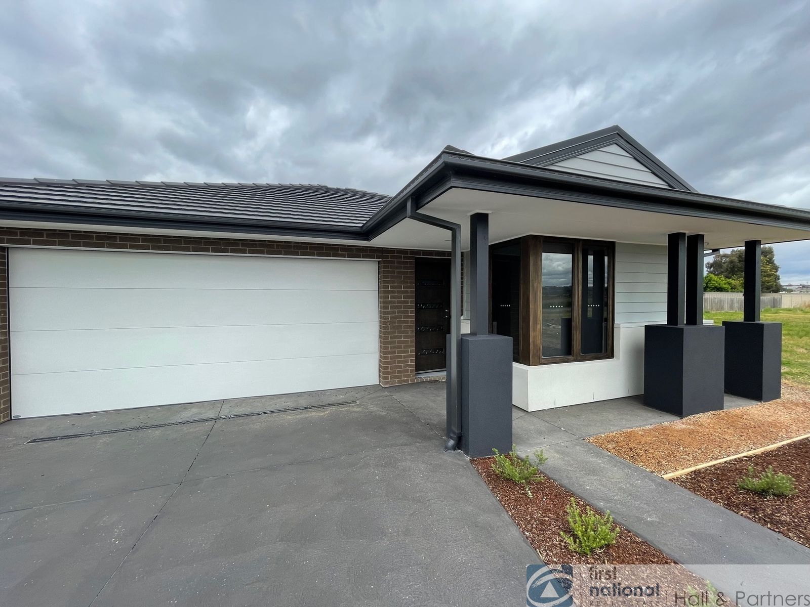 35 Landscape Boulevard, Hampton Park VIC 3976 - Image 1