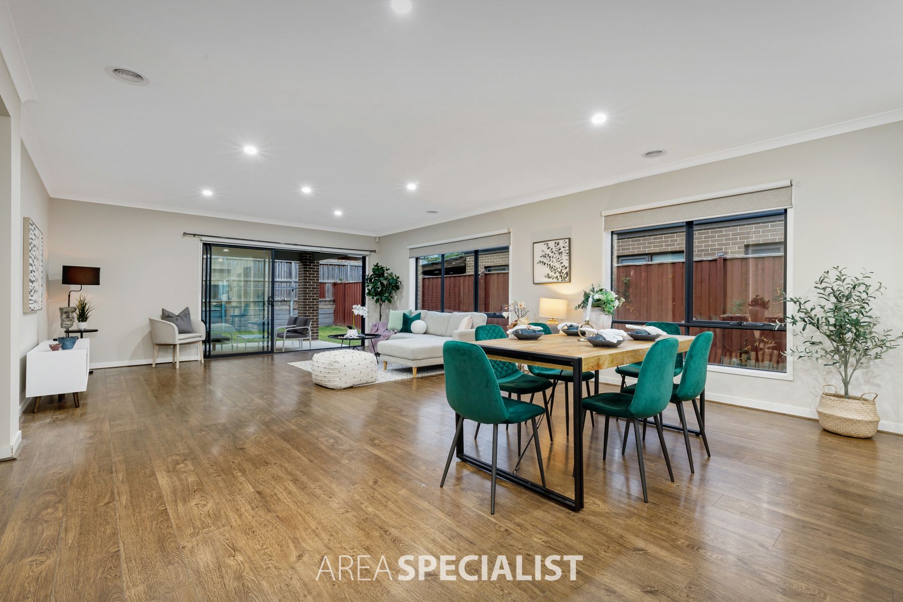 38 Compton Way, Clyde North, VIC 3978, Clyde North - Thumbnail 4